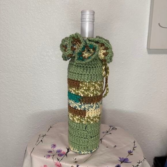 Handmade Crotchet Ruffled Wine Bottle Holder with Drawstring - Picture 4 of 8